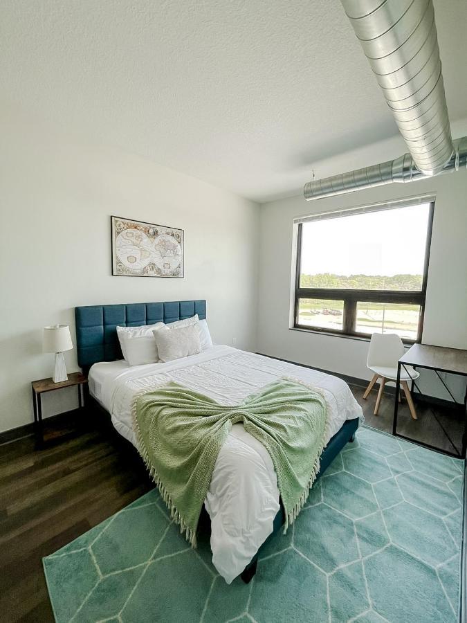 Sleepover 1bd 1ba *